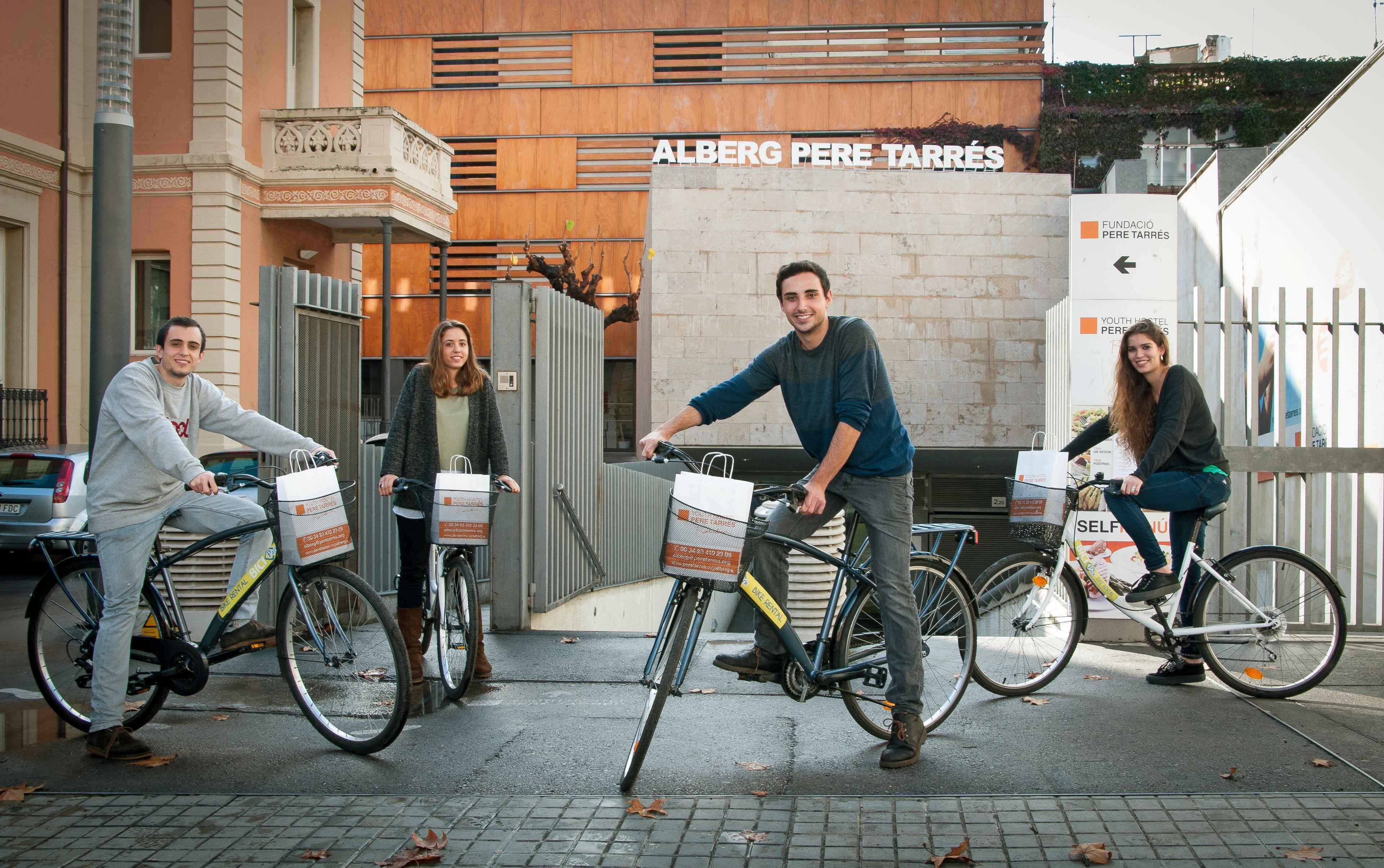 Barcelona Pere Tarres Youth Hostel — Photos 1